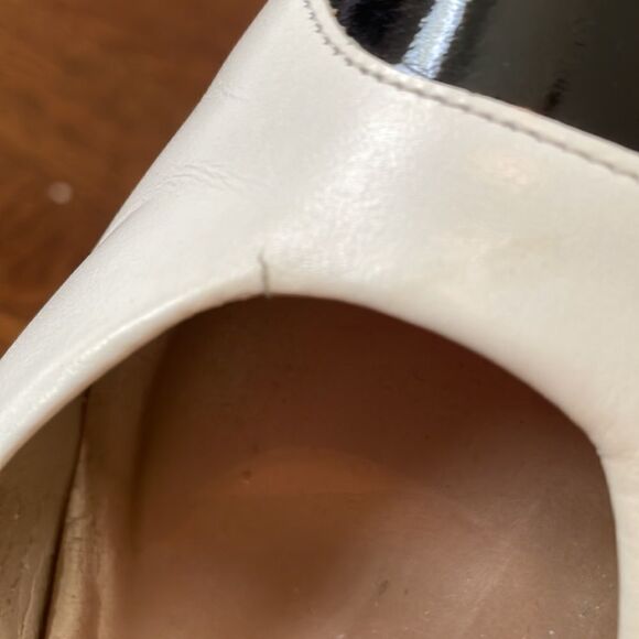 Etienne Aigner white & black Spectator pumps/heels - Picture 5 of 7